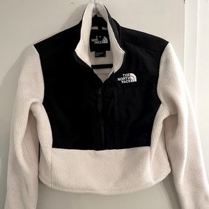 Only worn twice - cropped North Face cropped fleece